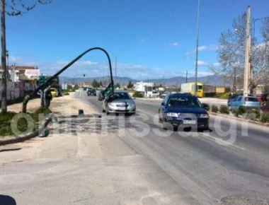Λάρισα: Περίμενε να ανάψει «πράσινο» το φανάρι και του έπεσε στο κεφάλι!